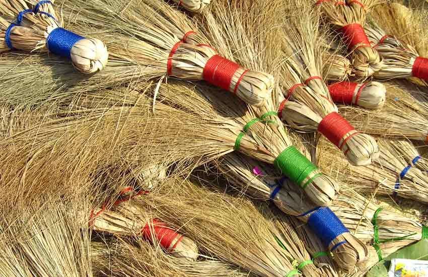 Broom, Broom facts, Broom benefits, Broom and religion, Broom and vastu, Broom and vastu shastra, Vastu Shastra, Vastu Shastra facts, Vastu Shastra on broom, House Broom, House Broom facts, Astrology news
