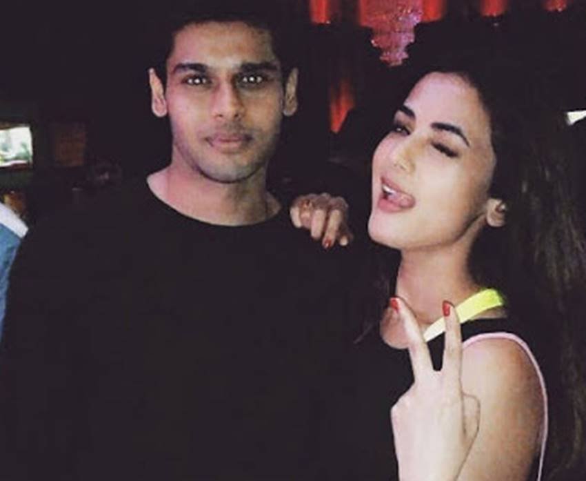 sonal chauhan with himesh reshammiya, sonal chauhan, sonal chauhan latest photos, sonal chauhan hot pics, sonal chauhan movies, sonal chauhan pics