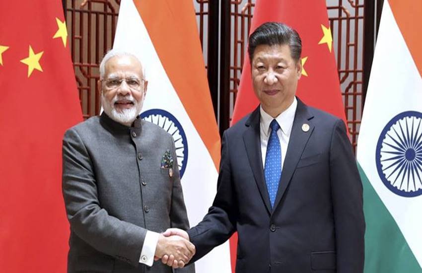 शी जिनपिंग के साथ मोदी 
