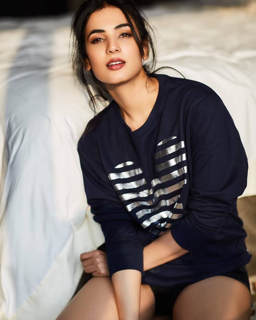 sonal chauhan with himesh reshammiya, sonal chauhan, sonal chauhan latest photos, sonal chauhan hot pics, sonal chauhan movies, sonal chauhan pics