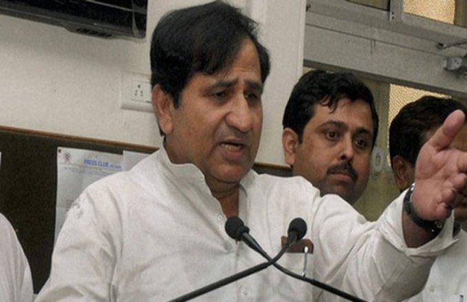 कर्नाटक में बीजेपी की हालत पर कांग्रेस नेता ने इस फोटो के जरिए कसा तंज, सब लेने लगे मजे