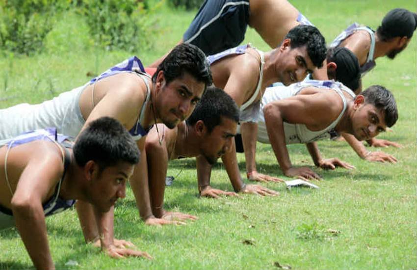 हरियाणा पुलिस में उच्‍च शैक्षणिक योग्‍यता वाले युवा कांस्‍टेबल की पद पर बहाल हुए हैं। (प्रतीकात्‍मक फोटो)