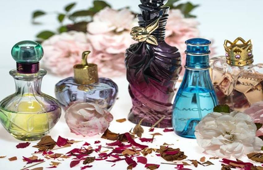 perfumes, chemicals, chemicals in perfumes, chemicals in perfumes affects health, chemicals in perfumes affects skin, perfumes disadvantages, perfumes disadvantages in hindi, sweat gland, home remedies, health news in hindi, health tips in hindi, lifestyle news in hindi, jansatta