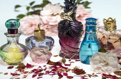 पसीने की ग्रंथि पर बुरा असर डालते हैं केमिकल वाले परफ्यूम्स, घर पर ऐसे बनाएं नेचुरल ‘हानिरहित’ डिओ