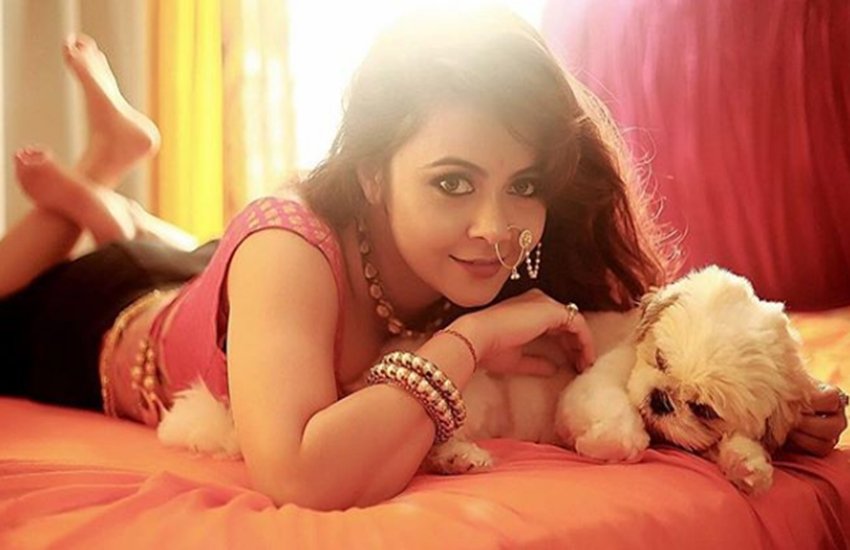 actress devoleena bhatcharya, devoleena bhatcharya sings ajeeb dastan hai yeh, devoleena bhatcharya tv serials, saath nibhana sathiya, jansatta, entertainment news