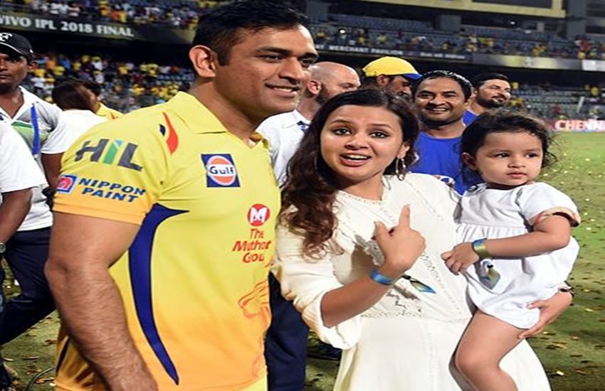 मैच के बाद फैमिली के साथ धोनी। (फोटो सोर्स- इंस्टाग्राम)