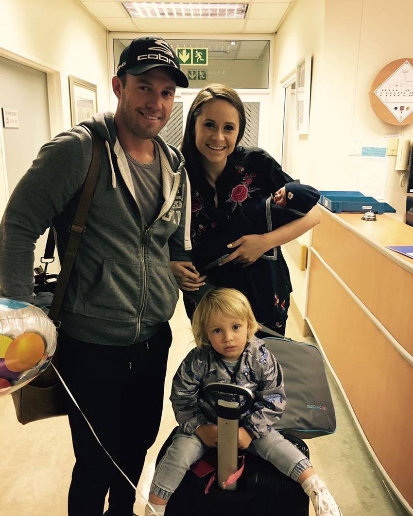 एबी डिविलियर्स, AB de Villiers retirement, Danielle, AB de Villiers, wife, Shane Watson, International Cricket retirement, AB de Villiers, Danielle Swart, Taj mahal, Baby names, Jonty Rhodes, Cricketer, India, Sarah McLachlan, Ashwin Sood, Chris Hemsworth, Emma Ferguson, India Jeanne Rhodes, Proposal