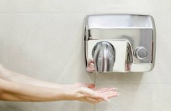 हैंड ड्रायर की गर्म हवा में होते हैं टॉयलेट शीट से ज्यादा बैक्टीरिया, बना सकते हैं बीमार