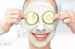 त्वचा में तुरंत निखार लाने के लिए इन 4 तरीकों से इस्तेमाल करें मैदा, पिंपल्स-रिंकल्स भी होंगे दूर