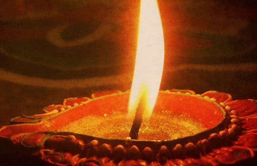 Ghee Lamp, Ghee Lamp facts, Ghee Lamp benefits, Ghee Lamp in hindu, Ghee, Ghee facts, Ghee in worship, Ghee Lamp in worship, Lamp in Worship, Burn Ghee Lamp, Ghee in prayers, Religion news