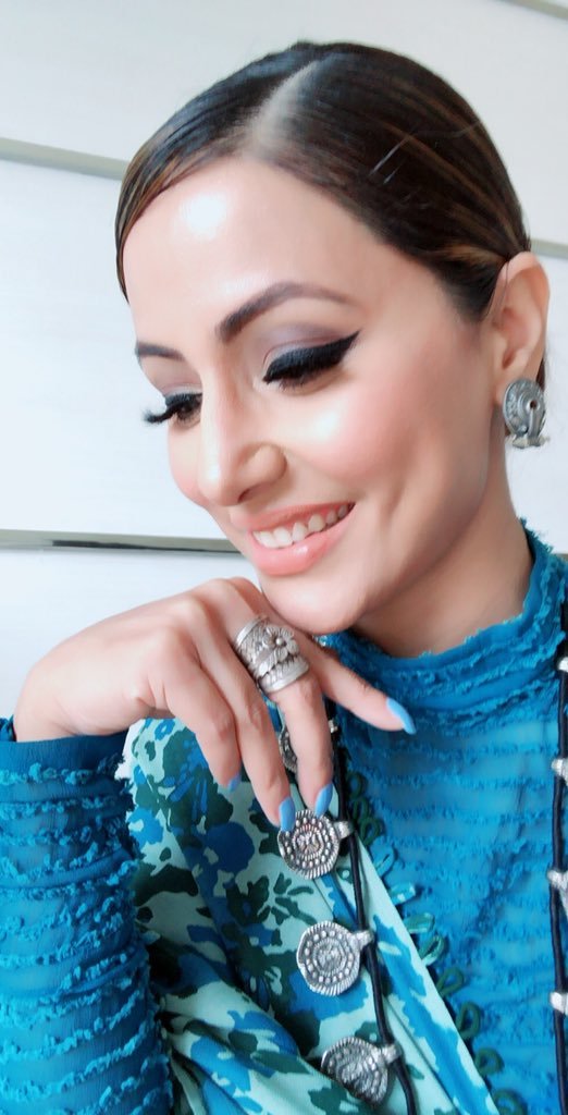 Sheela Dixit, Hina khan, hina khan awarded for her stylish look, hina khan, shwo, hina khan latest photos, hina khan awarded of rajiv Gandhi Excellence Award 2018