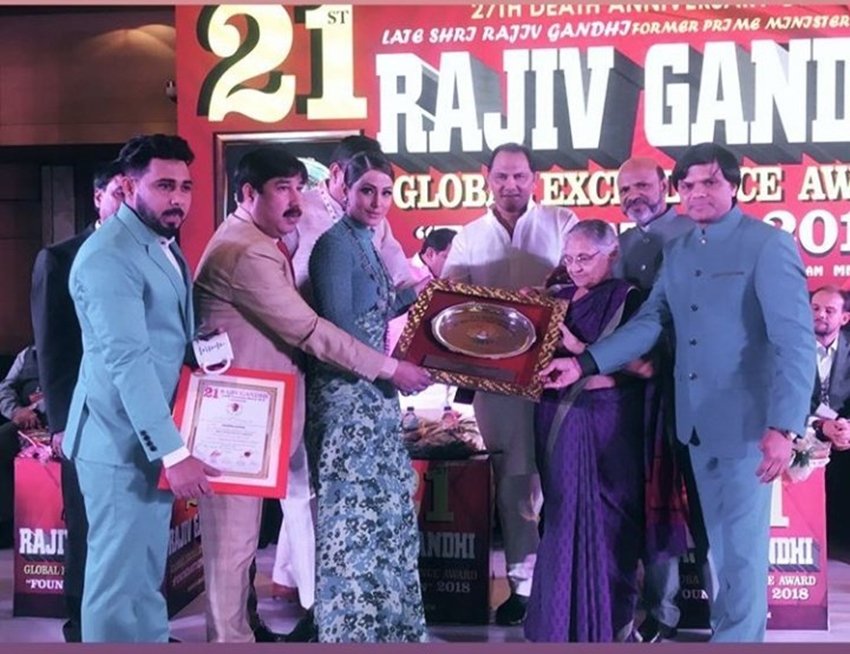 Sheela Dixit, Hina khan, hina khan awarded for her stylish look, hina khan, shwo, hina khan latest photos, hina khan awarded of rajiv Gandhi Excellence Award 2018