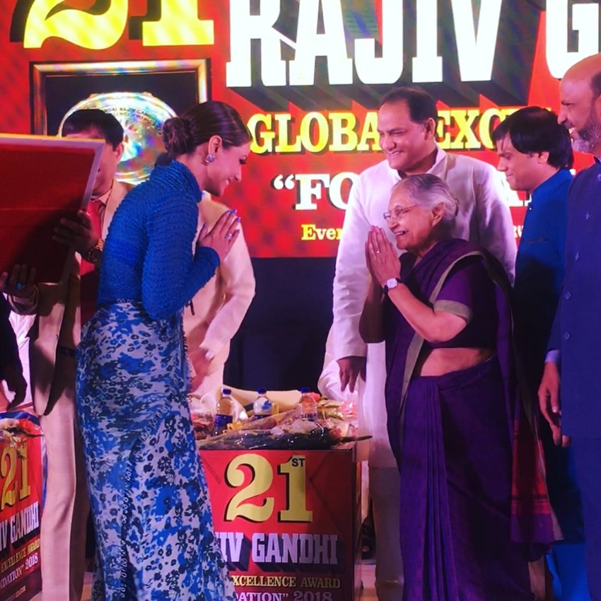 Sheela Dixit, Hina khan, hina khan awarded for her stylish look, hina khan, shwo, hina khan latest photos, hina khan awarded of rajiv Gandhi Excellence Award 2018