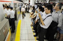 जापान में सेकंड भर भी ट्रेन लेट होती है तो अफसर मांगते हैं माफी, दफ्तर में दिखाने के लिए मिलता है सर्टिफिकेट