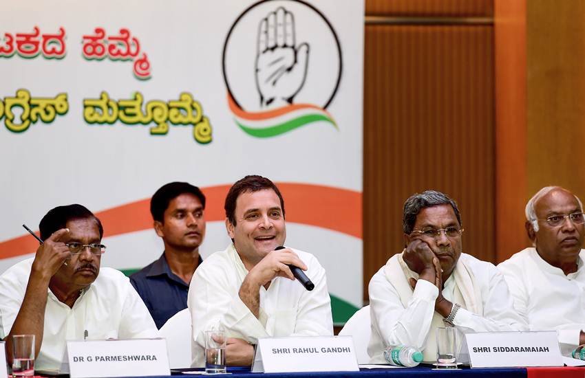 कांग्रेस अध्यक्ष राहुल गांधी, कर्नाटक के पूर्व सीएम सिद्धारमैया, कर्नाटक कांग्रेस के अध्यक्ष जी परमेश्वर और लोकसभा में पार्टी के नेता मल्लिकार्जुन खड़गे। (फोटो-PTI)