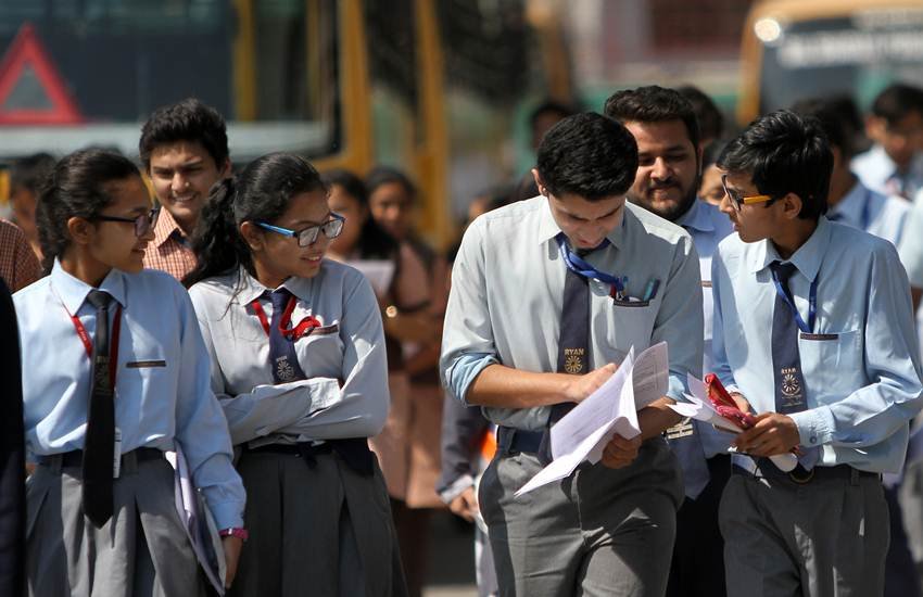 आप ऑनलाइन नतीजे www.indiaresults.com, www.keralaresults.nic.in, kbpe.org, examresults.net/kerala और result.inc.in पर चेक कर सकते हैं।