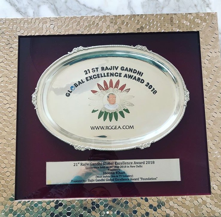 हिना खान को इसी अॉर्ड से सम्मानित किया गया है।