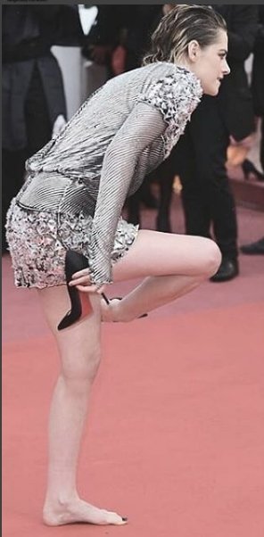 Cannes 2018, Kristen Stewart, risten Stewart has always been a rebel with a cause, Kristen Stewart chose to stand up against the no flats , Kristen Stewart rule by removing her Christian Louboutin heels in the middle of the red carpet