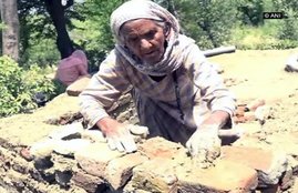 Open Defecation, Jammu and Kashmir, rakkhi, old lady, toilet, Swachh Bharat Mission, Swachh Bharat, hindi news, Jansatta