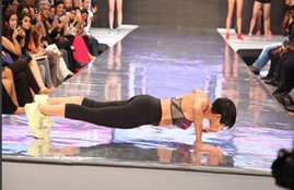 Viral Video, Mandira Bedi, Mandira Bedi Push Ups, Triumph Fashion Show 2018, Shanti, MANDIRA BEDI, bollywood, MANDIRA BEDI FITNESS, MANDIRA BEDI IN FASHION SHOW, MANDIRA BEDI VIRAL VIDEO, MANDIRA BEDI PUSH UPS ON RAMP, TRIUMPH FASHION SHOW MANDIRA BEDI PUSH UPS VIDEO, MANDIRA BEDI NEWS, MANDIRA BEDI INSTAGRAM, ENTERTAINMENT NEWS