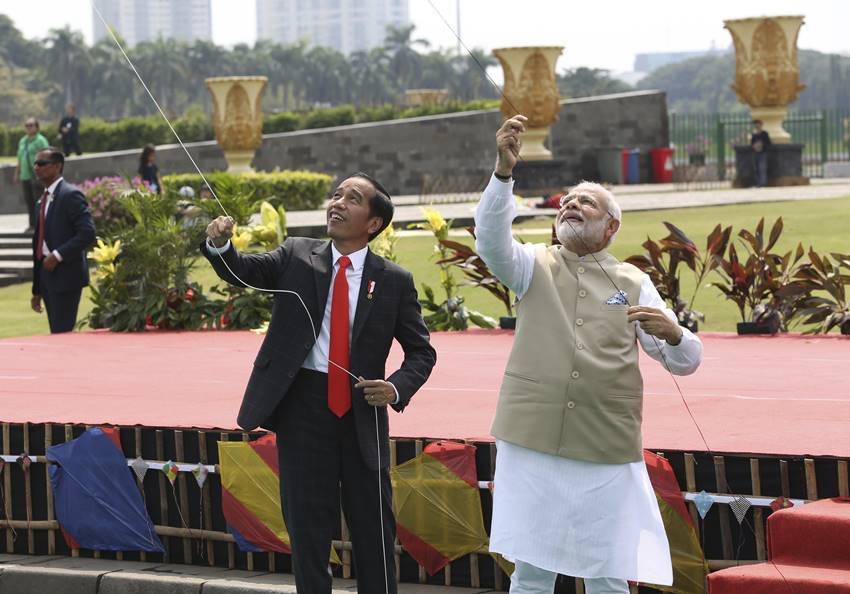 pm modi's indonesia visit,pm modi fly kites,Modi in Mosque, Indonesian President Joko Widodo, Merdeka Palace in Jakarta, modi, modi flying kite