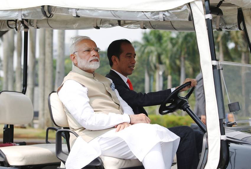 Modi shirt, Modi shirt Indonesia, modi shirt batik, mosi shirt africa, narendra modi, PM modi indonesia, indonesia pm modi, indonesia hindu, food indonesia, narendra modi biography,narendra modi wife,narendra modi live,narendra modi twitter, narendra modi education, narendra modi caste, narendra modi life, narendra modi