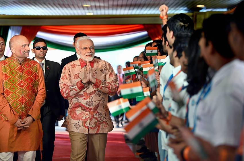 Modi shirt, Modi shirt Indonesia, modi shirt batik, mosi shirt africa, narendra modi, PM modi indonesia, indonesia pm modi, indonesia hindu, food indonesia, narendra modi biography,narendra modi wife,narendra modi live,narendra modi twitter, narendra modi education, narendra modi caste, narendra modi life, narendra modi
