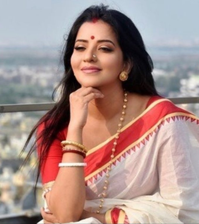 Mona Lisa bigg boss, Antara Biswas, dupur thakurpo season 2, Hoichoi tv, Hoichoi tv new web series, mona lisa web series, mona lisa red hot look, jansatta