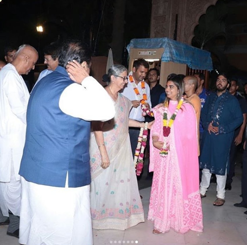 Mukesh Ambani, Isha Ambani, Isha Ambani Engagement, Isha Ambani Wedding, Anand Piramal, Anand Piramal Isha Ambani, Isha Ambani wedding news, Isha Ambani wedding date, Isha Ambani marriage date, ambani family, mukesh ambani family