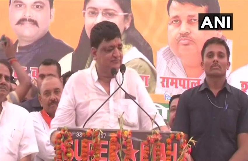 हरदोई में जनसभा को संबोधित करते भाजपा नेता नरेश अग्रवाल।  हरदोई में जनसभा को संबोधित करते भाजपा नेता नरेश अग्रवाल।