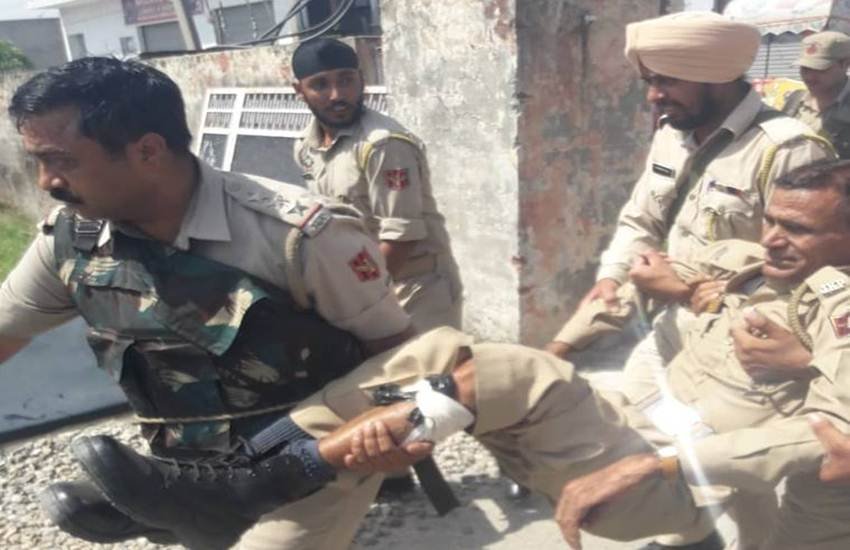 पाकिस्तान की ओर से जारी फायरिंग में पुलिस जवान हुआ घायल 