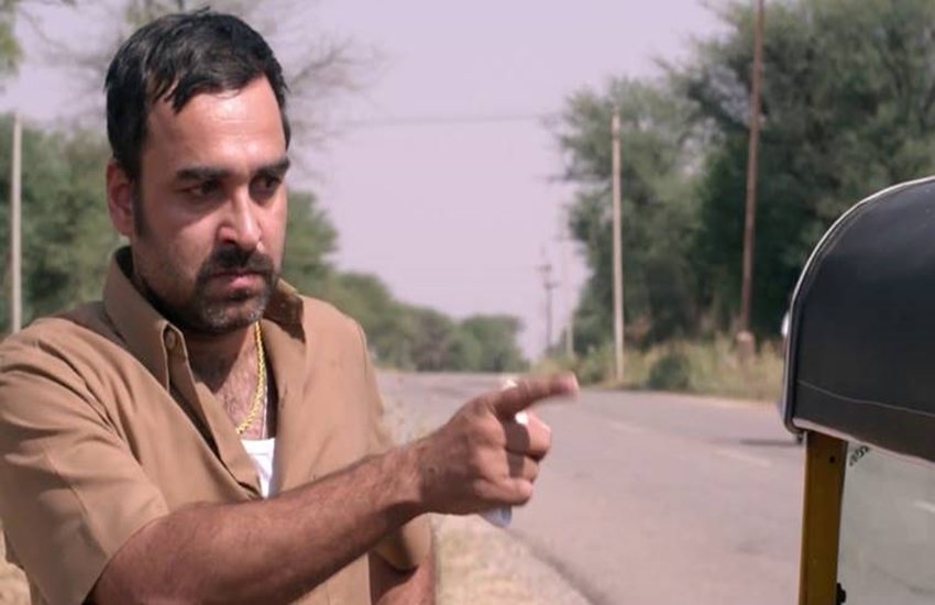 नाटककार दो वक्त की रोटी नहीं जुटा सकता है इसलिए पंकज को भी मुंबई आना पड़ा।