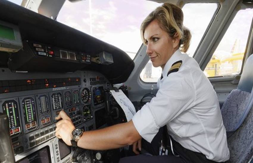 Female pilot, pilot, remarks, comments, airline pilot, trending news, Hindi news, News in Hindi, Jansatta
