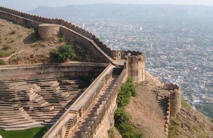 heritage, quila, fort, haveli, heritage buildings, conservation of heritages, jhunjhunu, rajasthan, bikaner, water conservation, well, national news in hindi, india news in hindi, international news in hindi, world news in hindi, political news in hindi, editorial, jansatta editorial, jansatta