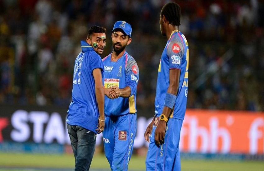 RR CAPTAIN Ajinkya Rahane fan invades Sawai Mansingh Stadium field, Ajinkya Rahane, Sawai Mansingh Stadium, ipl, ipl 2018, ipl 2018 time table, mi team 2018 players list, csk team 2018 players list, mi team 2018 squad, mi vs csk, ipl 2018 schedule, ipl 2018 team, ipl team 2018, ipl team 2018 players list, ipl scehdule 2018, ipl time table 2018, ipl team players list 2018, MI vs CSK, KXIP vs RR