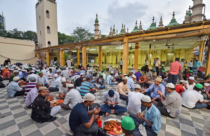 पूर्व बीजेपी सांसद बोले- रमजान उसी को मुबारक जो तिरंगा पहनेगा, लोगों ने किया ट्रोल