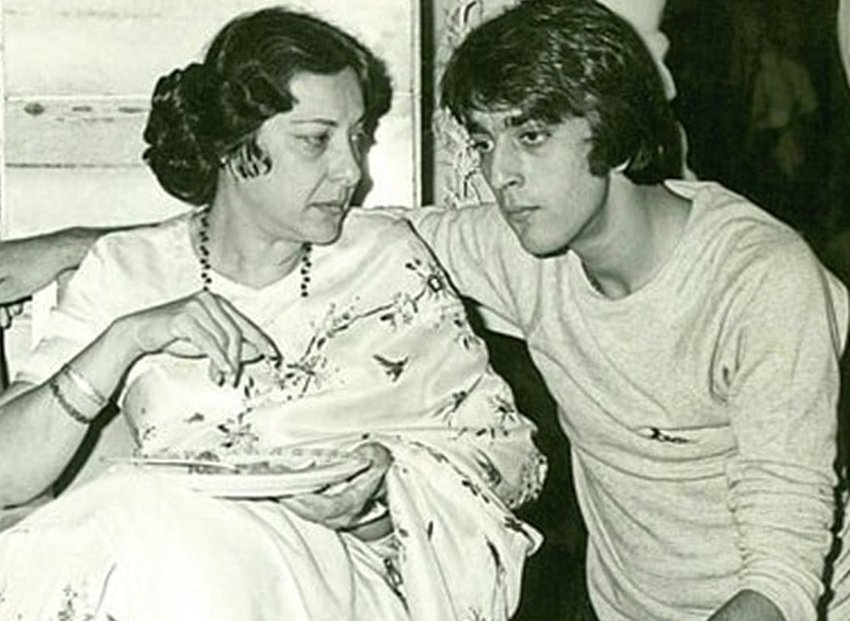 Bollywood star mothers, Bollywood star mothers who did not live to watch, Bollywood star mothers their kids make their film debut, jahanvi kapoor, shahrukh khan, arjun kapoor, sanjay dutt
