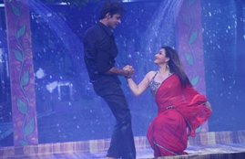 Shilpa Shinde, Sunil Grover, Sunil Grover Shilpa Shinde, Shilpa Shinde performed romantic dance, Shilpa Shinde with Sunil Grover, Shilpa Shinde video viral on social media, Shilpa Shinde