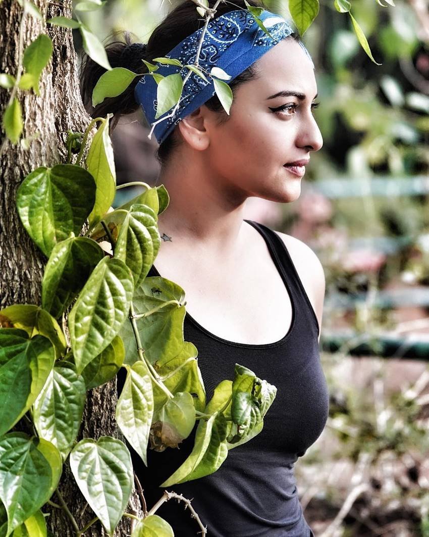 "Sonakshi Sinha, Varun dhawan, Instagram, Celebrity Fitness, Fitness Goals, Fitness, Workout, Diet, Sonakshi Sinha upcoming movies, sonakshi sinha dabang 3, kalank, varun dhawan