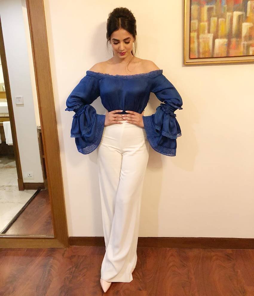 sonal chauhan with himesh reshammiya, sonal chauhan, sonal chauhan latest photos, sonal chauhan hot pics, sonal chauhan movies, sonal chauhan pics