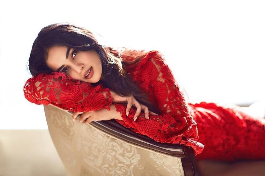 sonal chauhan with himesh reshammiya, sonal chauhan, sonal chauhan latest photos, sonal chauhan hot pics, sonal chauhan movies, sonal chauhan pics
