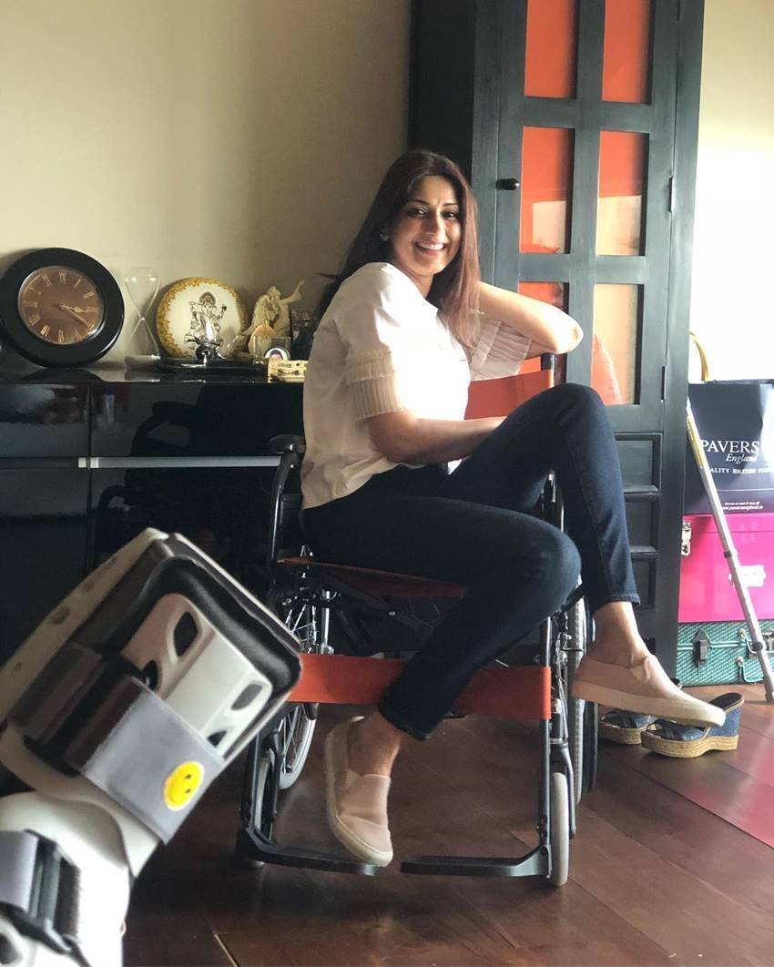 farah khan,director farah khan,farah khan accident,bollywood celebrity accidents,bollywood celebrities,anil kapoor,bollywood actos fractured,bollywood actresses instagram,bollywood director,helping celebrities,injured girl,instagram pics,news,shilpa shetty