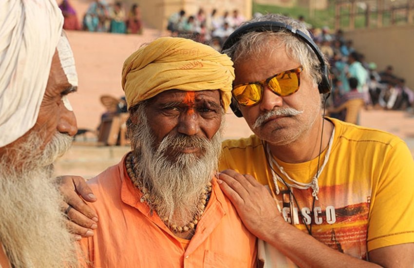 संजय मिश्रा को अपनी लोकप्रियता के चलते ढाबे पर नौकरी गंवानी पड़ी थी।