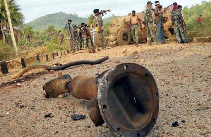 छत्तीसगढ़: दंतेवाड़ा में जवानों के वाहन को IED ब्लास्ट से उड़ाया, 6 शहीद, दो घायल
