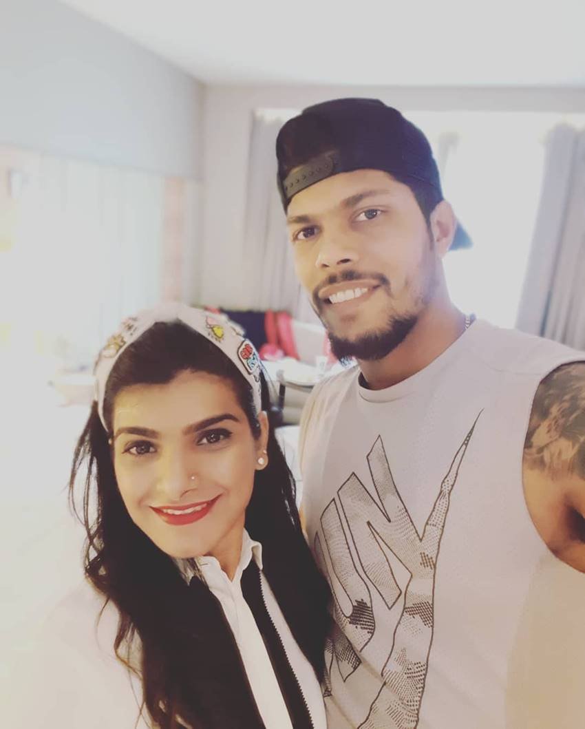 "Indian bowler umesh yadav fell in love with sitting girl in stadium during play IPL match, Vidarbha player umesh yadav, umesh yadav weds tanya, umesh yadav love, umesh yadav love story, umesh yadav fell in love during ipl, cricketer umesh yadav love story, Cricket news, India news, Latest news, trending news, sports news, cricketers love story, love story, jansatta news, umesh yadav marriage, cricketer umesh yadav marriage