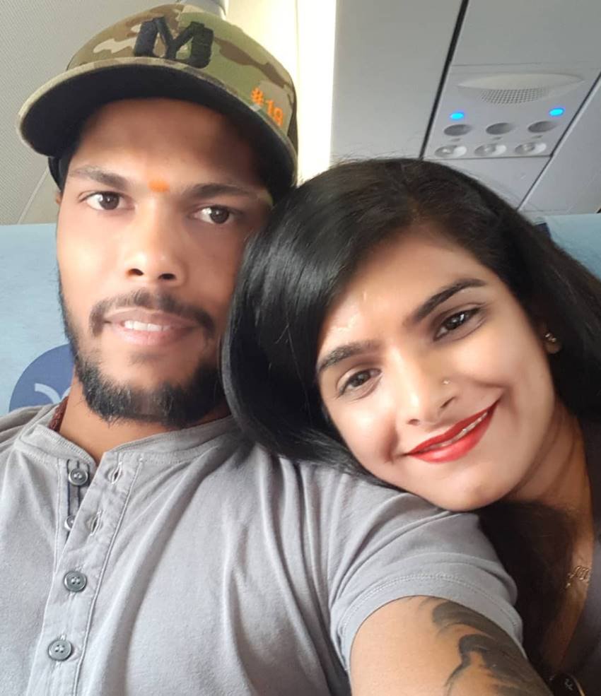 "Indian bowler umesh yadav fell in love with sitting girl in stadium during play IPL match, Vidarbha player umesh yadav, umesh yadav weds tanya, umesh yadav love, umesh yadav love story, umesh yadav fell in love during ipl, cricketer umesh yadav love story, Cricket news, India news, Latest news, trending news, sports news, cricketers love story, love story, jansatta news, umesh yadav marriage, cricketer umesh yadav marriage