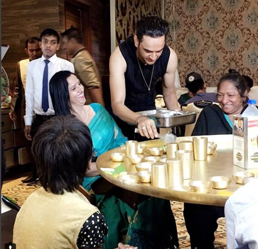 vikas gupta, vikas gupta with poor children, vikas gupta latest pics, vikas gupta show, vikas gupta series, vikas gupta with his mother, vikas gupta maharaja bhog