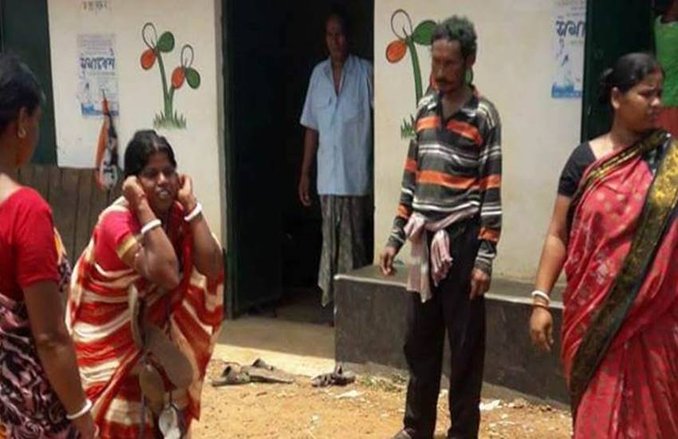 बंगाल: टीएमसी कार्यालय के सामने महिला को जूते की माला पहनवा कराई उठक-बैठक