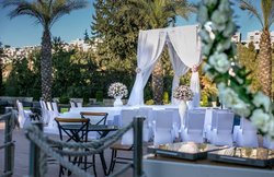 इस होटल में हनीमून मनाने पर मिलते हैं 67 लाख रुपये, जानें शर्त