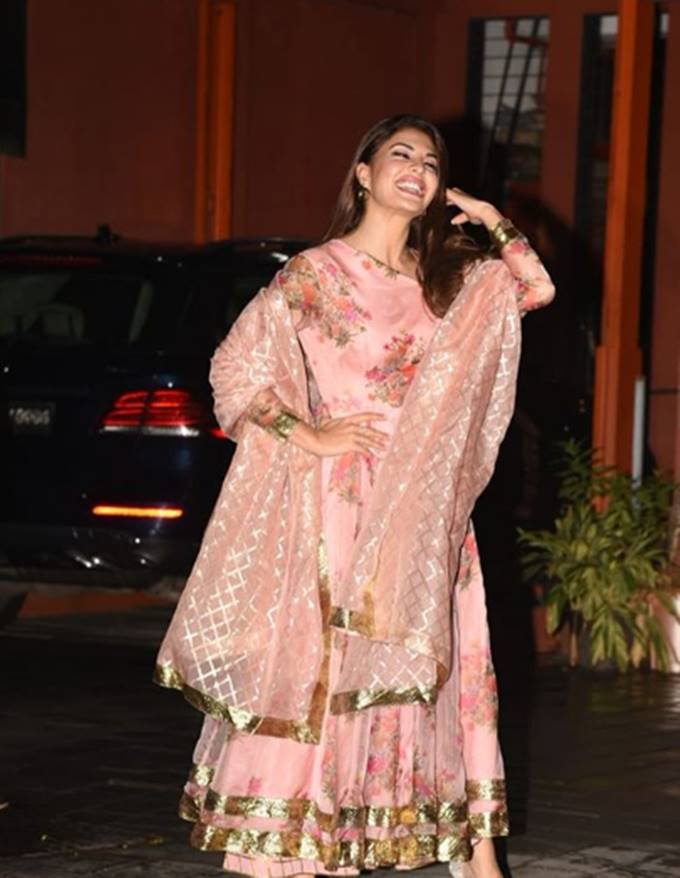 eid, eid 2018, eid mubarak, eid mubarak 2018, eid mubarak images, eid mubarak wishes, eid ul fitr, eid ul fitr 2018, Salman khan eid party, salman khan eid party, stars in salman eid party, race 3 celebration, bollywood news, bollywood updates, televison news, entertainment news, mouni roy, salman khan, arpita khan, ayush sharma
